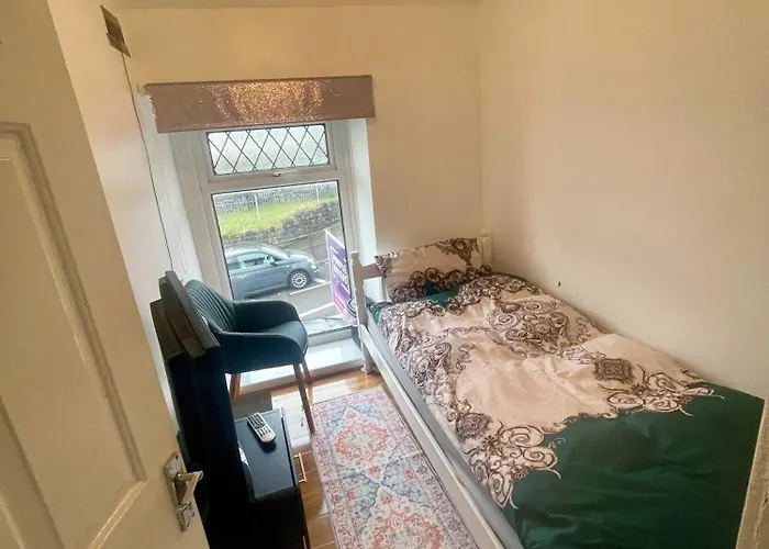 Single Bed In A Peaceful House In Morriston